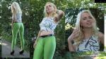 20240814_Gruene_Spandex_Leggings_und_schwarze_Heels