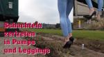 Schachteln_zertreten_in_Pumps_und_Leggings