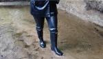 003.Blackrubberbootsintheriver2