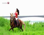 Elsaridinghorsehardhappy2