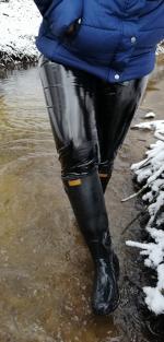046.Winterriverandrubberboots