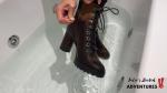 BrownsuedebootsinthebathLQ